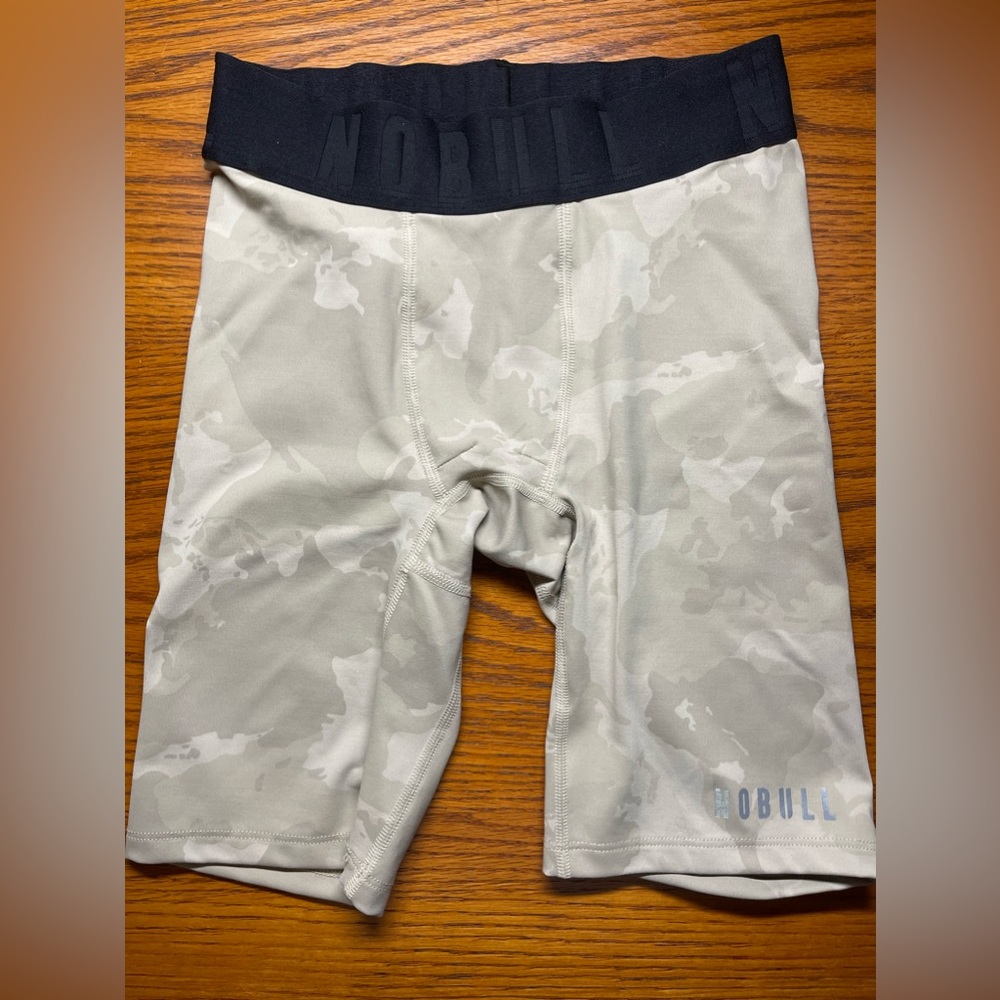 NOBULL MEN'S PLUSH HEATHER COMPRESSION SHORT 9"